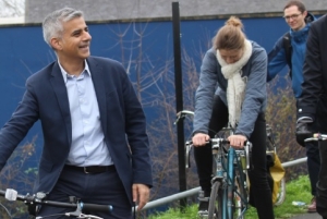 Sadiq Khan à vélo 