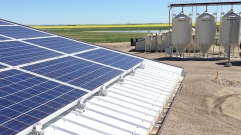 net-zero-egg-barn-in-alberta FR