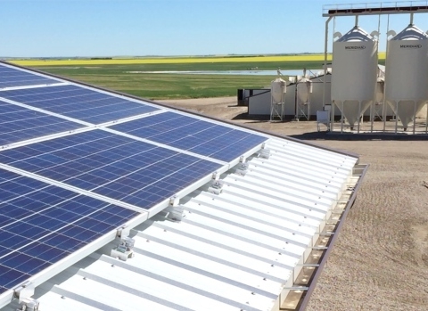 net-zero-egg-barn-in-alberta FR